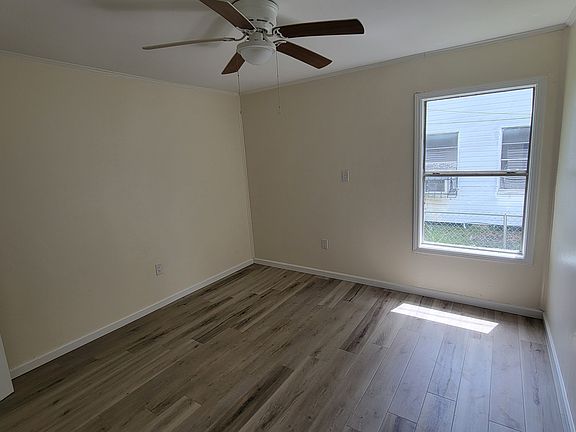 5th image of 609 W 75th St