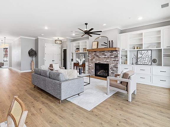 2nd image of 415 Main St