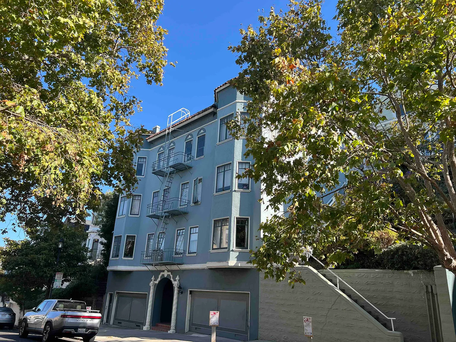 2 bed, 975 sqft, $6,450 — Photo 1