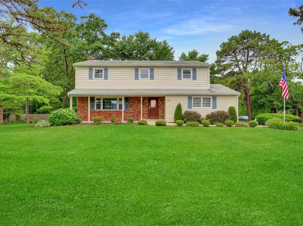10 Heritage Place S, Nesconset, NY 11767