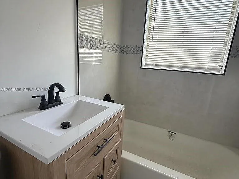 1437 NW 10th Pl — Photo 5