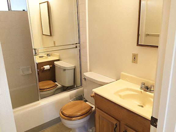 3rd image of 2237 Laurel Dr