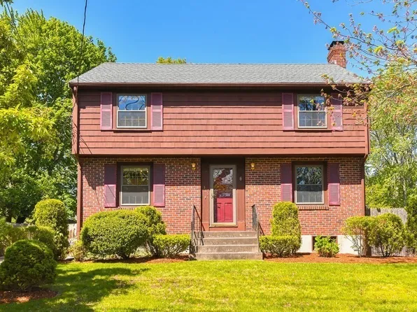 385 Greenlodge St, Dedham, MA 02026