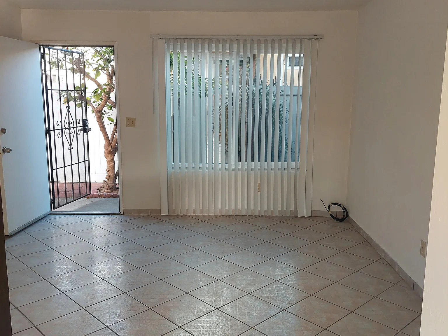 2 bed, 1.5 bath, 900 sqft, $2,300 — Photo 2