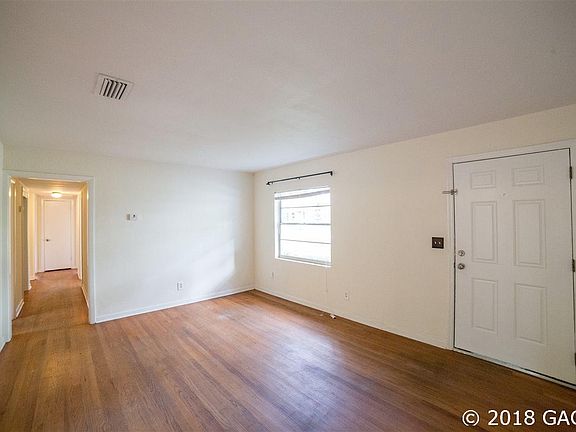 3rd image of 1014 NE 5th Ave