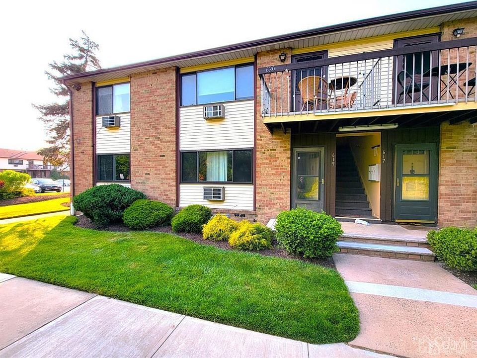 1st image of 619 Cricket Ln