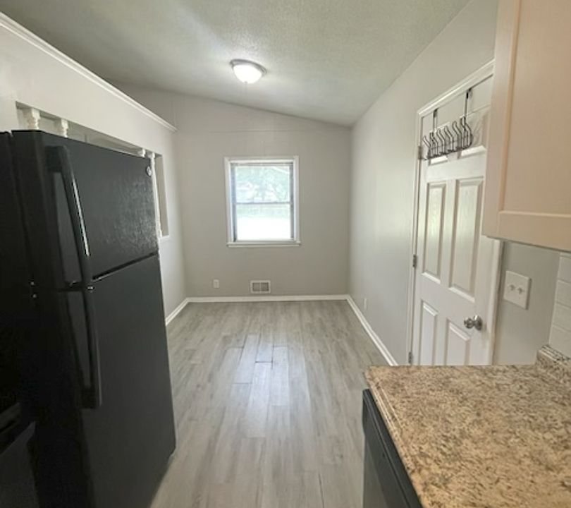 2nd image of 910 Main St