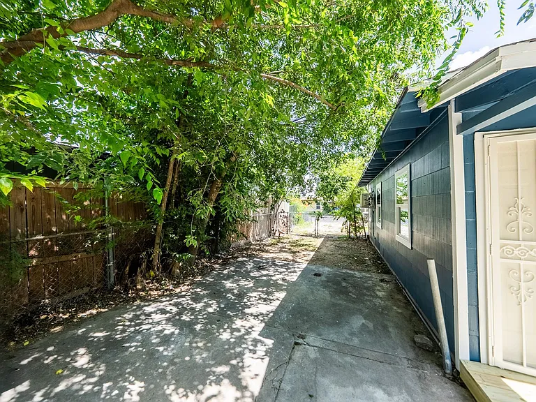 10 Linden Ave — Photo 19
