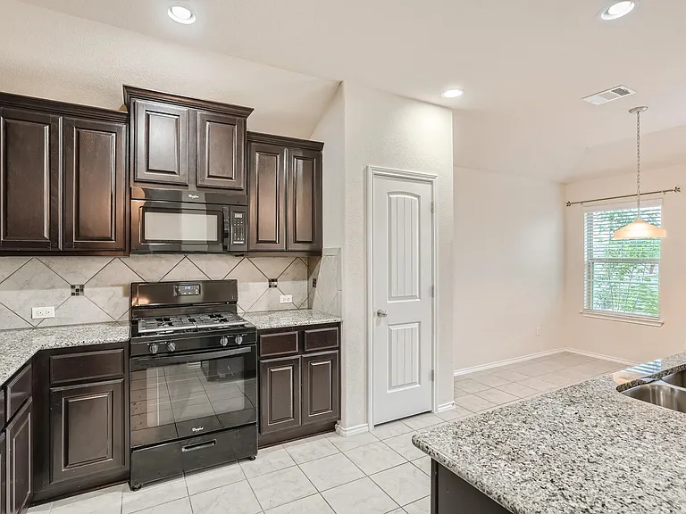 120 Shiloh Cv — Photo 4