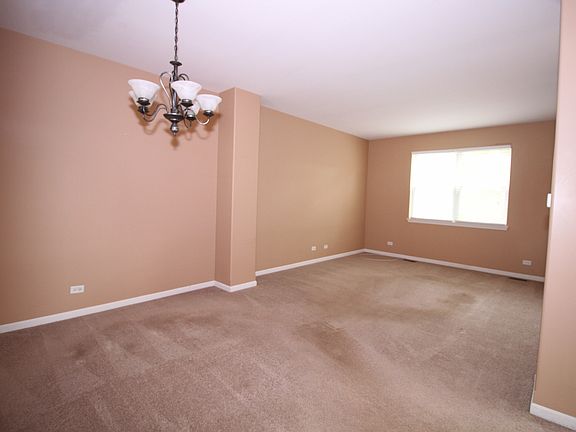 5th image of 1094 N Claremont Dr
