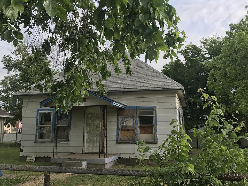 2nd image of 308 E 2nd St