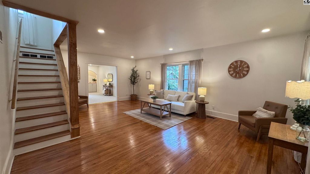 312 Crescent Blvd, Hutchinson, KS - View 3