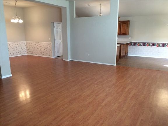 4th image of 121 Great Oaks Dr