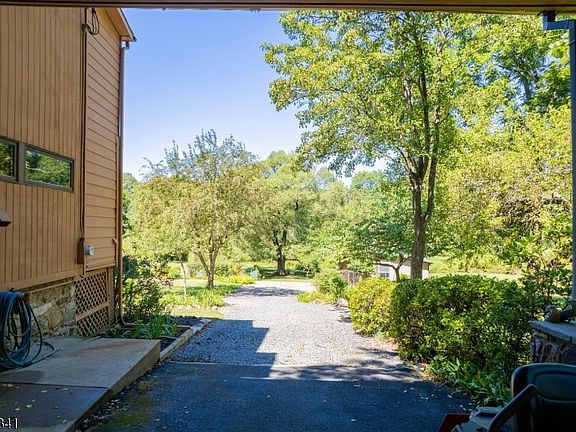 5th image of 833 Berkshire Valley Rd