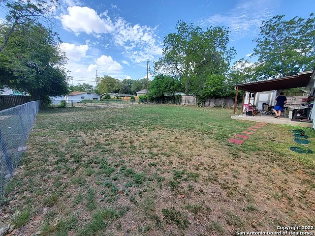 2 bed, 1.0 bath, 736 sqft, $1,250 — Photo 4