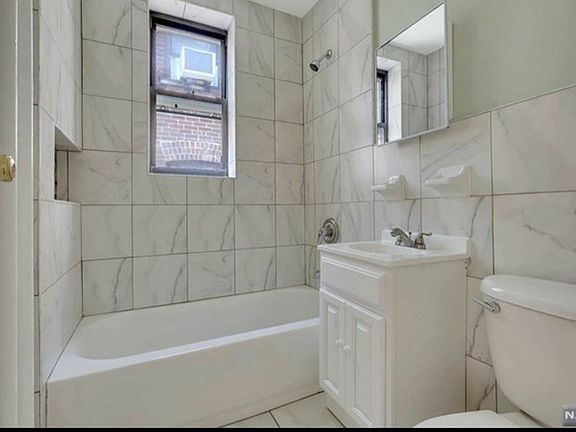 3rd image of 529 34th St
