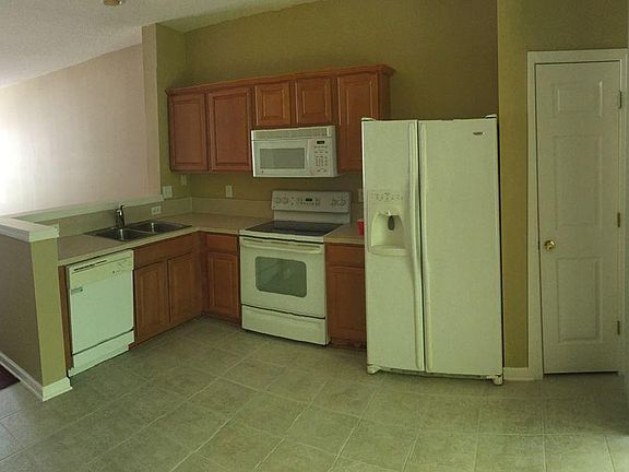 5th image of 8412 Thornbush Ct