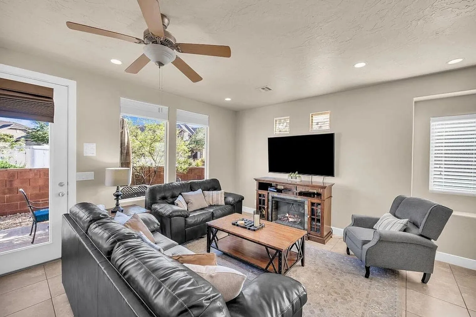 3 bed, 4.0 bath, 2475 sqft, $3,622 — Photo 1