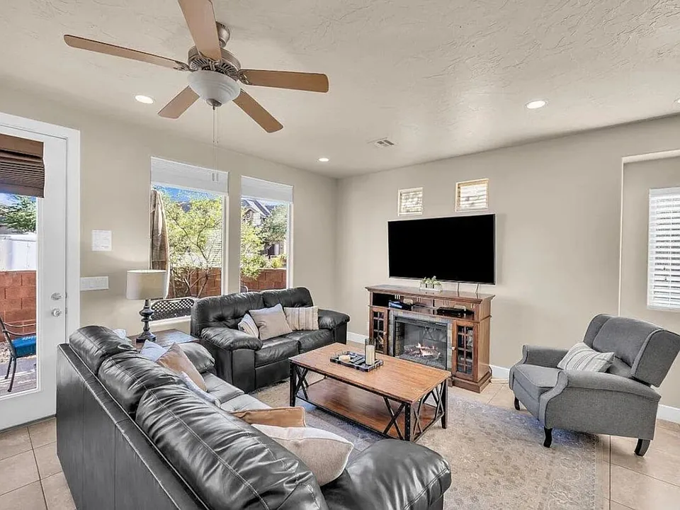 4221 E Torrey Pines Dr #ID1531963P