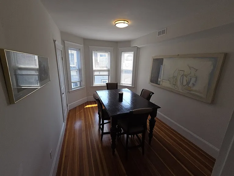 40 King St #3 — Photo 11