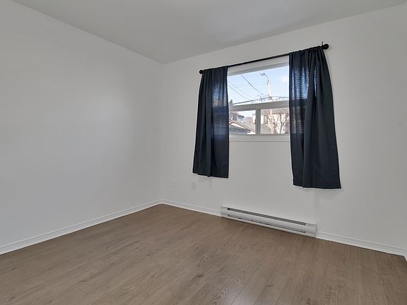 5th image of 105 Galt Ave