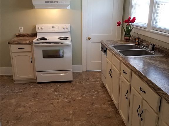 4th image of 624 Willow St