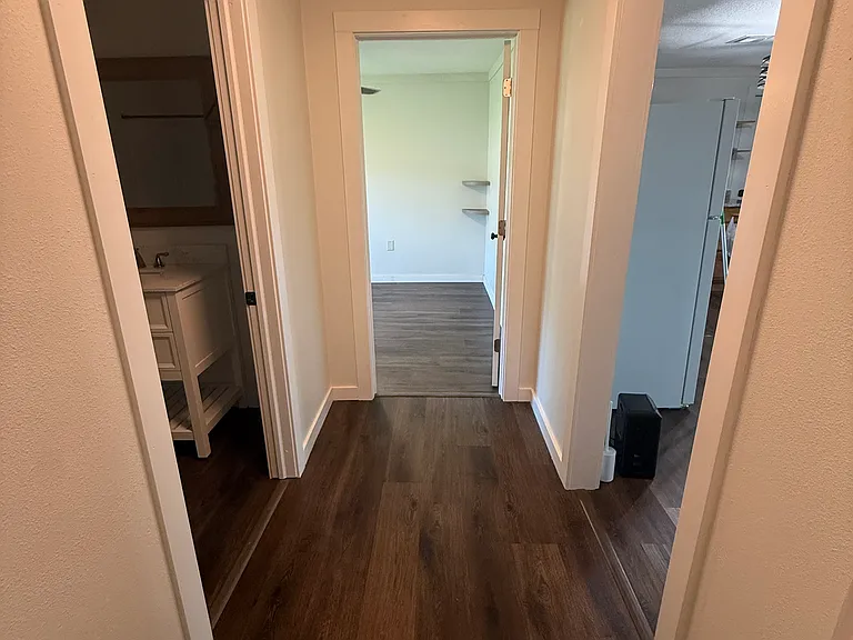 212 SW Railroad St — Photo 10
