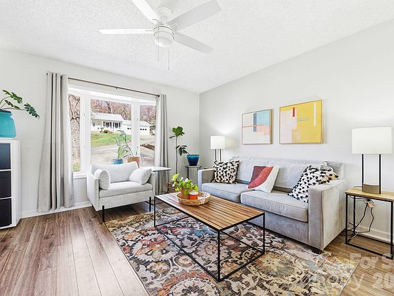 5th image of 14 Lynwood Cir
