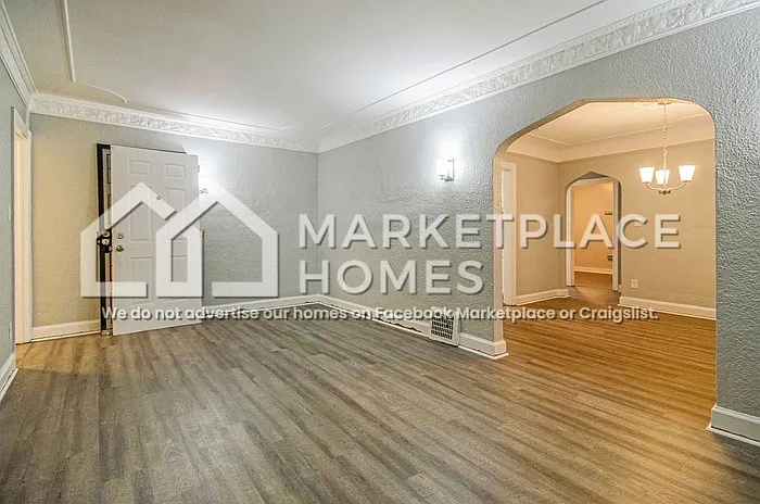 3 bed, 1.0 bath, 1200 sqft, $1,400 — Photo 3