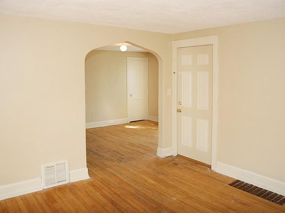 2nd image of 677 Jessamine Ave E #2