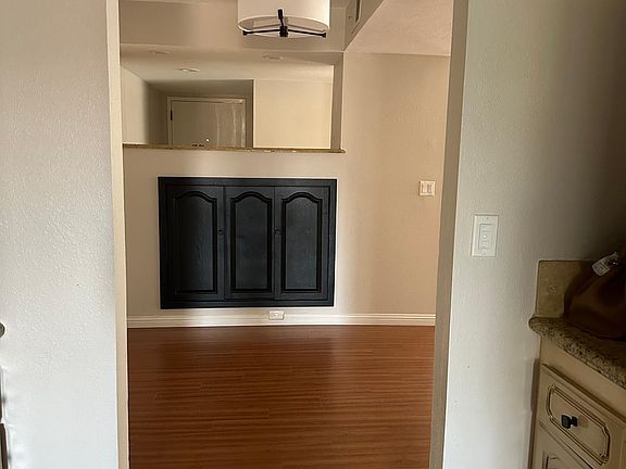 4th image of 540 N Jackson St #400
