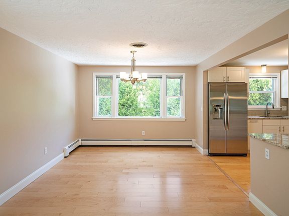 3rd image of 56 Winfield St