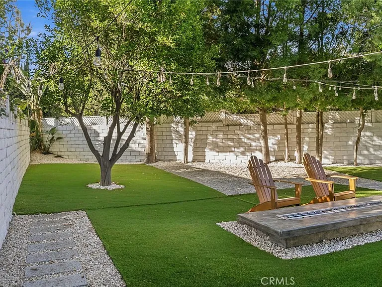 13135 Chandler Blvd — Photo 59