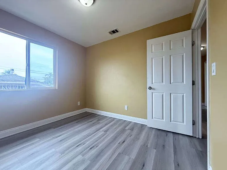 9011 Orchard Ave — Photo 11