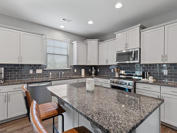 4th image of 55 Needham Ln