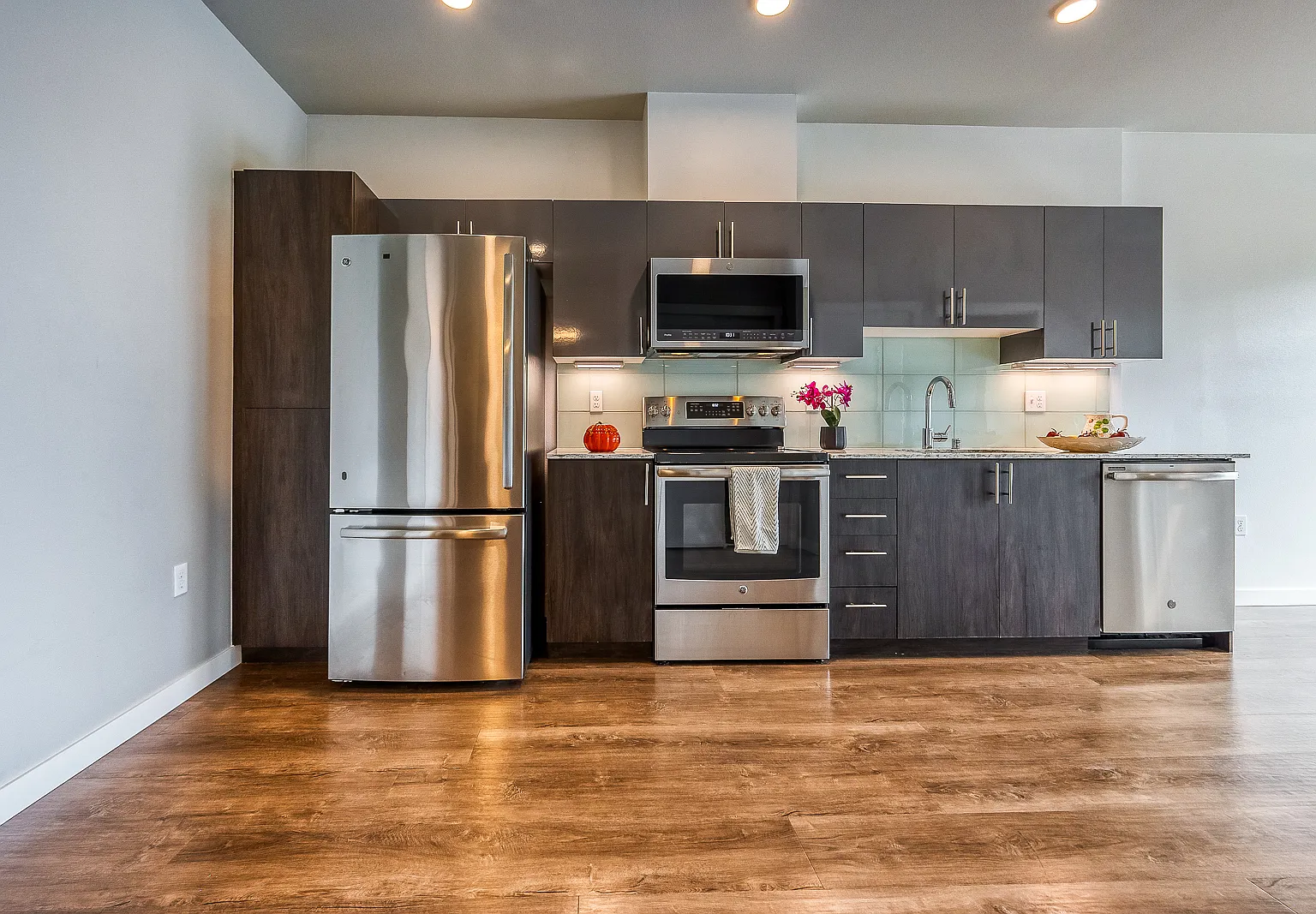 1085 103rd Ave NE - 511 — Photo 2