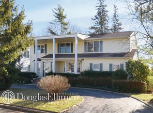 1 Dell Dr, East Rockaway, NY 11518