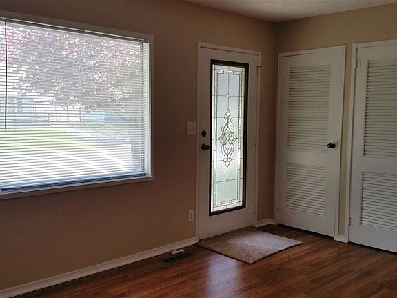 3rd image of 1100 Davis Dr