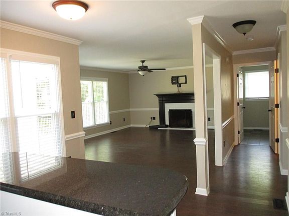 4th image of 70 Kingston Ct