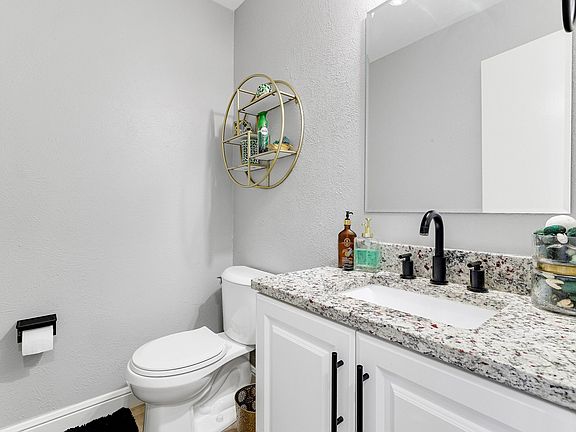 4th image of 12814 Pandora Dr #12814