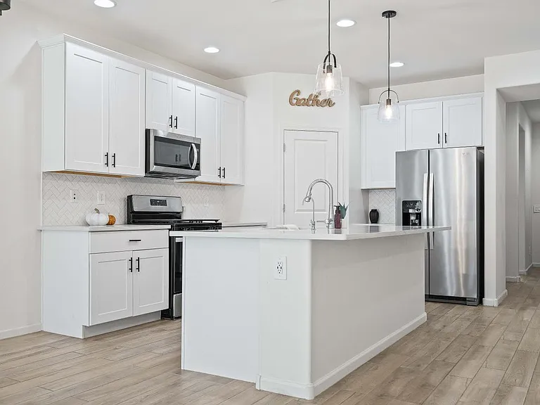 12486 N Reeves Pl — Photo 4