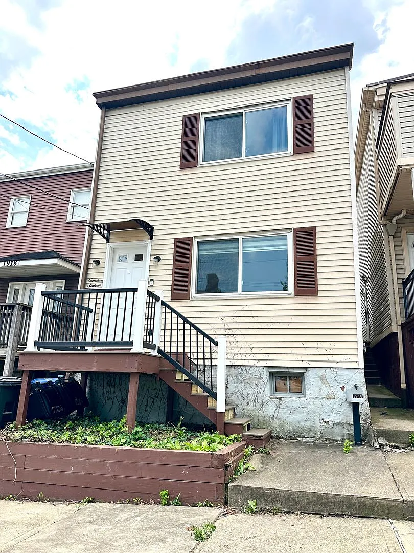 Modern 2 Bed/2 Bath in South Side Slopes - Off-Street Parking, First Floor Laundry - Available Now! — Photo 1