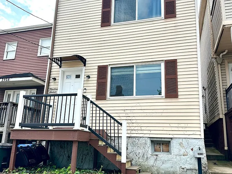 1916 Shamokin St — Photo 1