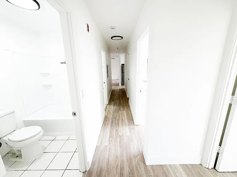 2637 S Manhattan Pl — Photo 7