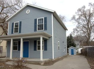 447 Oakdale St SE, Grand Rapids, MI 49507