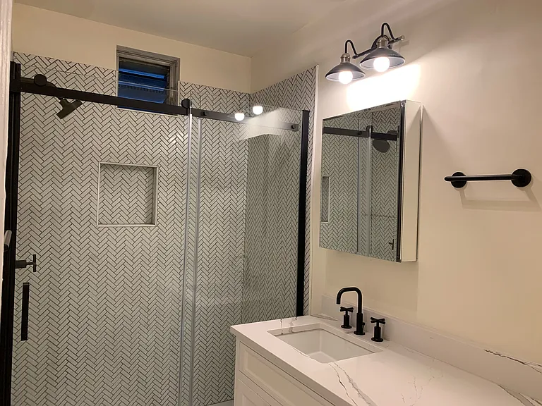1039 W Barry Ave #2 — Photo 19