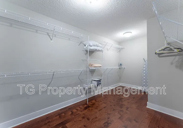 137 6th Ave S — Photo 47