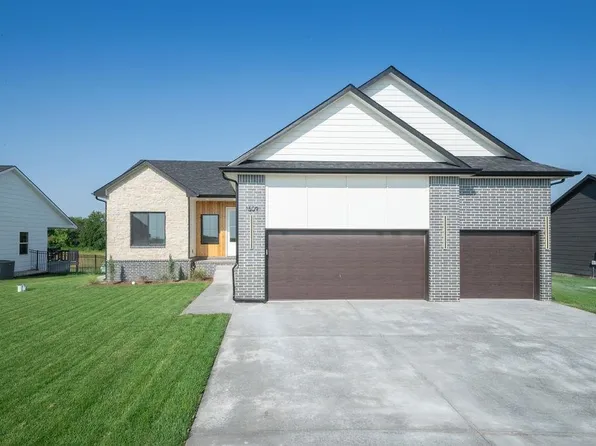 1509 N Emerald Valley Dr, Mulvane, KS 67110