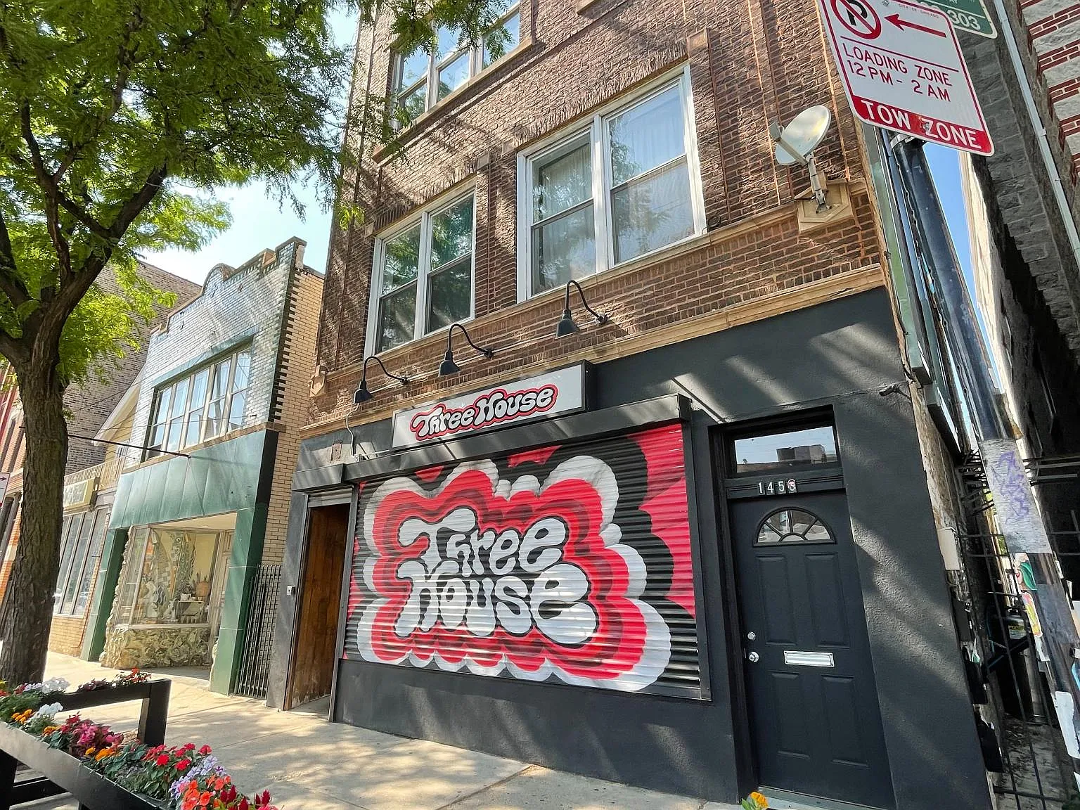1450 W Chicago Ave — Photo 1
