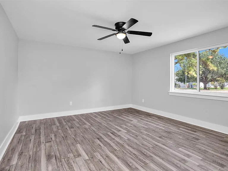 101 April Point Pl — Photo 12